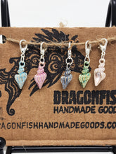 Load image into Gallery viewer, Metal Sea Shells Stitch Markers - set of 5