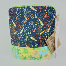 Load image into Gallery viewer, Flowery Tablecloth + Dark Fizzy Lifting Upcycled 10x11 Project Bag

